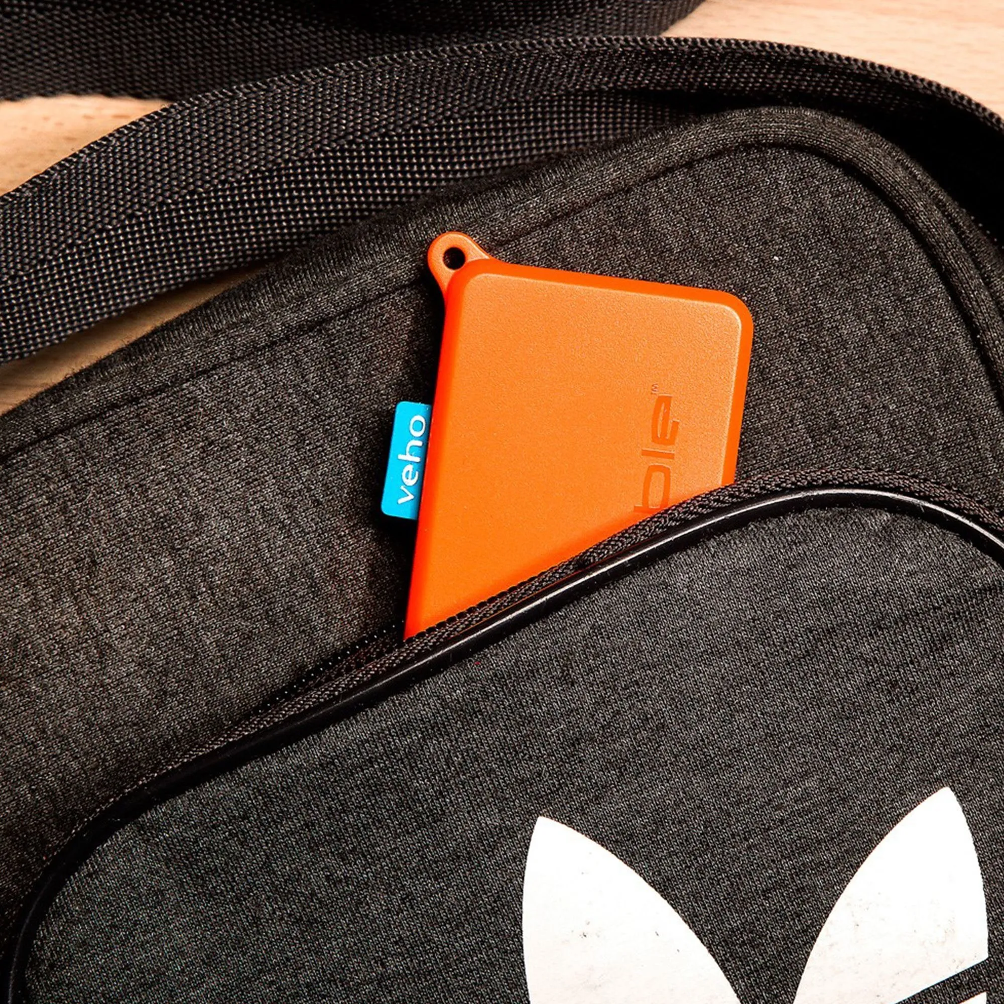 Veho Pebble Pokket 1000mAh micro size keyring Power Bank